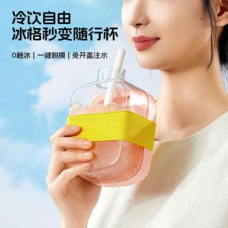 #冰格模具按压硅胶家用喝饮料户外运动吸管杯健身饮水冰壶工具 in Taman Johor Jaya - Image 1
