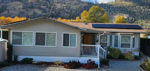 2 Beds, 1 Bath - River and mountain views in Penticton - Image 1