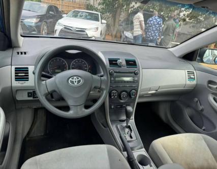 2010 blue Corolla in Lagos - Image 6