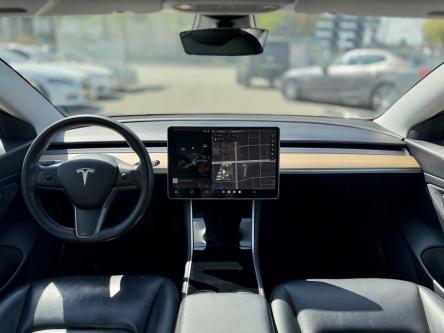2020 Tesla Model 3 Standard Range RWD Sedan in New Westminster - Image 8