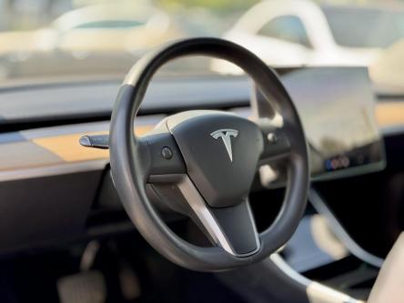2020 Tesla Model 3 Standard Range RWD Sedan in New Westminster - Image 10