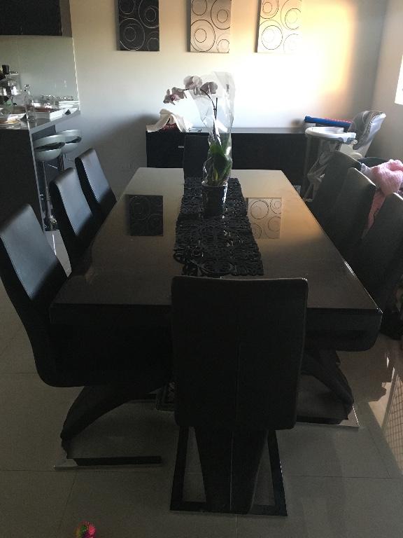 Immaculate Granite Dining Table in Perth - Image 2