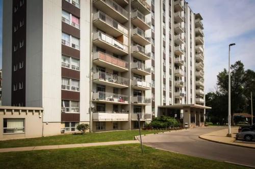 2570 Argyle Rd in Oakville - Image 1