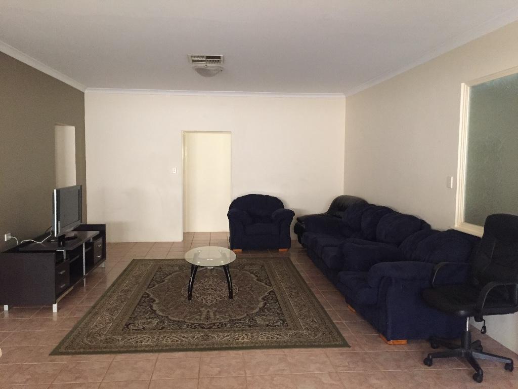 Room For RENT (SHARED HOUSE) in Bentley - Image 6