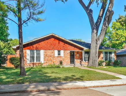 3 BED 2 BATH HOUSE FOR RENT in Dallas - Image 1
