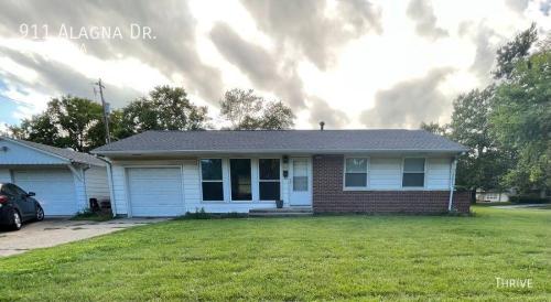 3 Bedroom Ranch With a Fenced In Back Yard in Champaign - Image 1