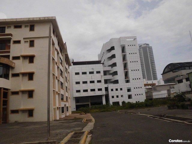 En Naco, 9300 de Solar, con 5 edificios, 1 Local, 2 casas, etc. en San Cristóbal - Imagen 4