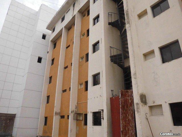 En Naco, 9300 de Solar, con 5 edificios, 1 Local, 2 casas, etc. en San Cristóbal - Imagen 8
