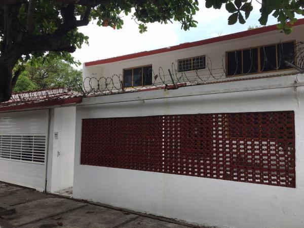 CASA EN RENTA MUY AMPLIA EXCELENTE PARA OFICINAS. en Tejería - Imagen 1