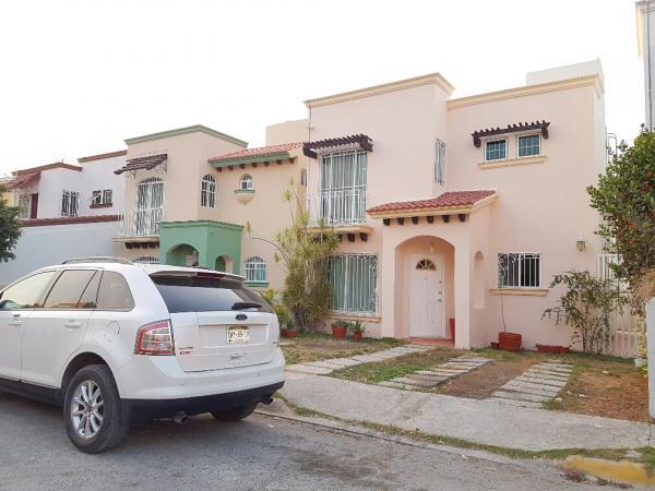 SE RENTA CASA EN FRACC. HACIENDA DORADA en Merced Gómez - Imagen 1