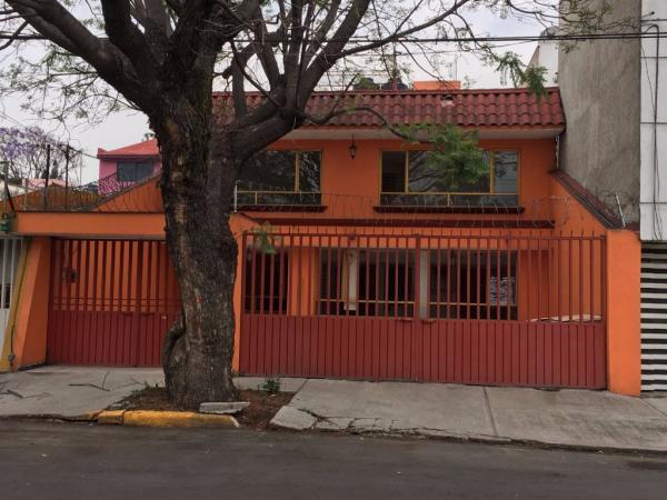 AMPLIA CASA DE 2 NIVELES en La Colmena - Imagen 1