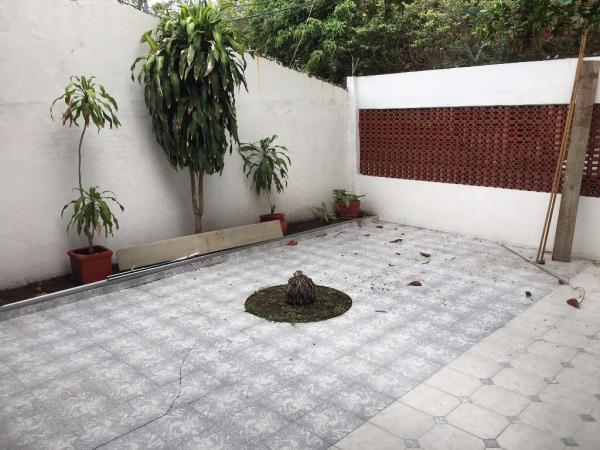 CASA EN RENTA MUY AMPLIA EXCELENTE PARA OFICINAS. en Tejería - Imagen 2