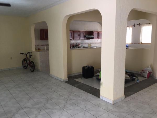 CASA EN RENTA MUY AMPLIA EXCELENTE PARA OFICINAS. en Tejería - Imagen 4
