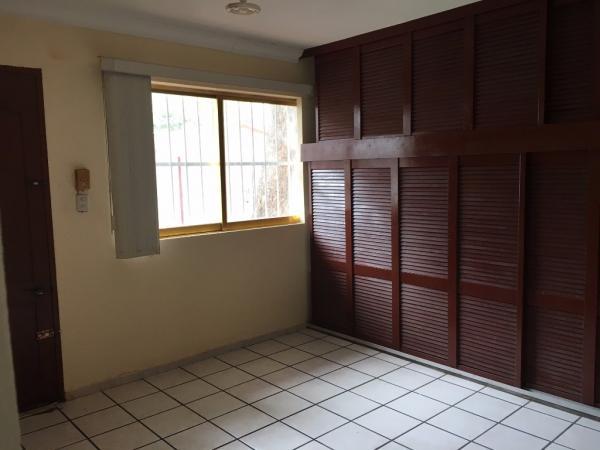 CASA EN RENTA MUY AMPLIA EXCELENTE PARA OFICINAS. en Tejería - Imagen 8