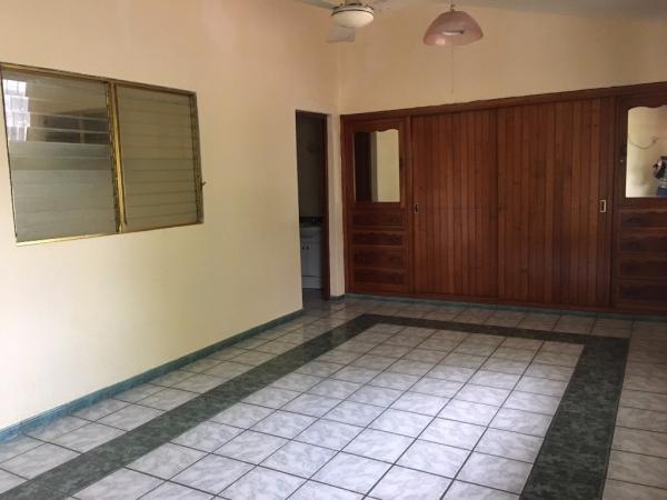 CASA EN RENTA MUY AMPLIA EXCELENTE PARA OFICINAS. en Tejería - Imagen 9