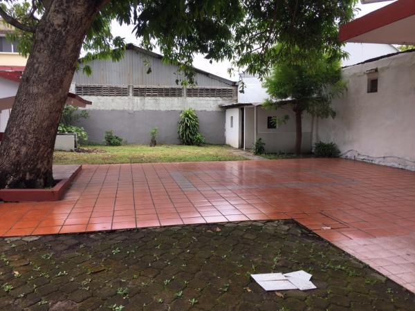 CASA EN RENTA MUY AMPLIA EXCELENTE PARA OFICINAS. en Tejería - Imagen 15
