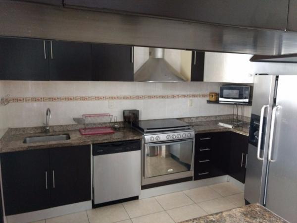 HERMOSA CASA EN RENTA AMUEBLADA CON ALBERCA, ACABADOS MODERNOS. en Tejería - Imagen 8