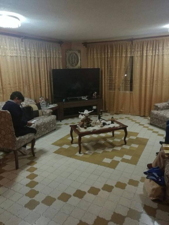 Espaciosa Casa en Venta con 2 Departamentos. en Agrícola Oriental Norte - Imagen 4