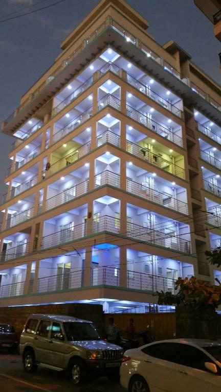 You’ll fall in LOVE with the VIEW! Rent Today! Convenient Locati in BTM 16th Main - Image 2