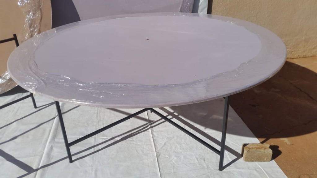 Round Tables in Soweto - Image 1