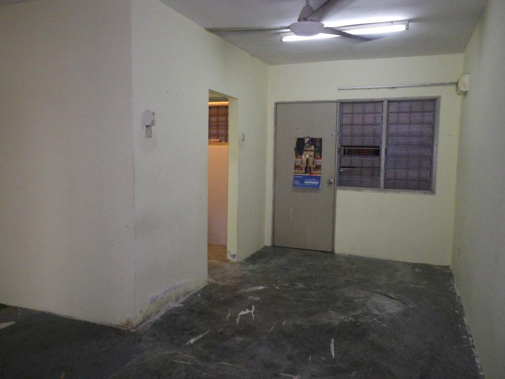​Kepong Desa Aman Puri Desa Satu Flat For Rent in Ladang Seri Kundang - Image 2