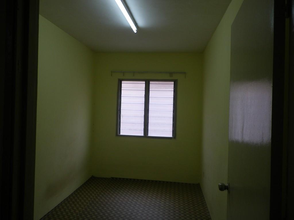 ​Kepong Desa Aman Puri Desa Satu Flat For Rent in Ladang Seri Kundang - Image 7