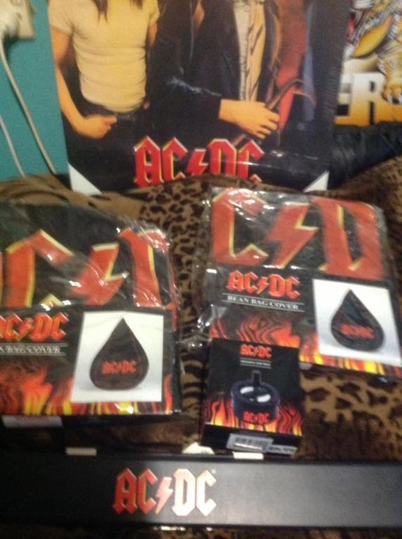 AC/DC man cave stuff in Balwyn - Image 4