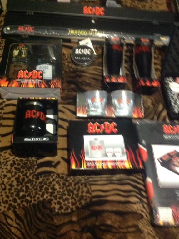 AC/DC man cave stuff in Balwyn - Image 6