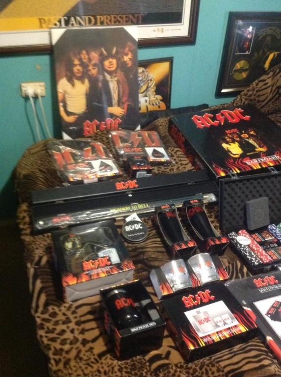 AC/DC man cave stuff in Balwyn - Image 7