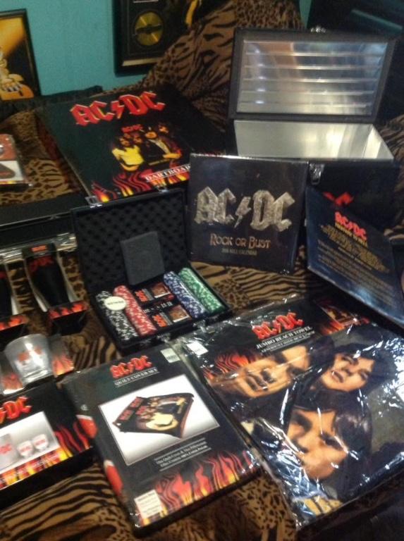 AC/DC man cave stuff in Balwyn - Image 9