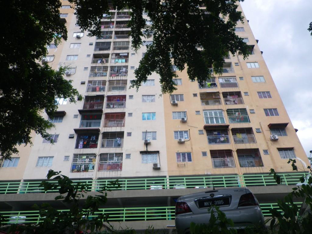 Kuala Lumpur Kepong Sentral Puncak Desa Low Cost Flat For Sale in Ladang Seri Kundang - Image 2
