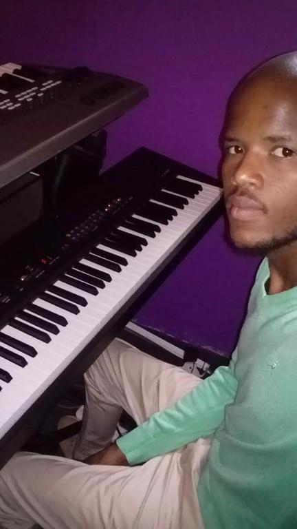 Keyboard player in Brakpan - Image 1