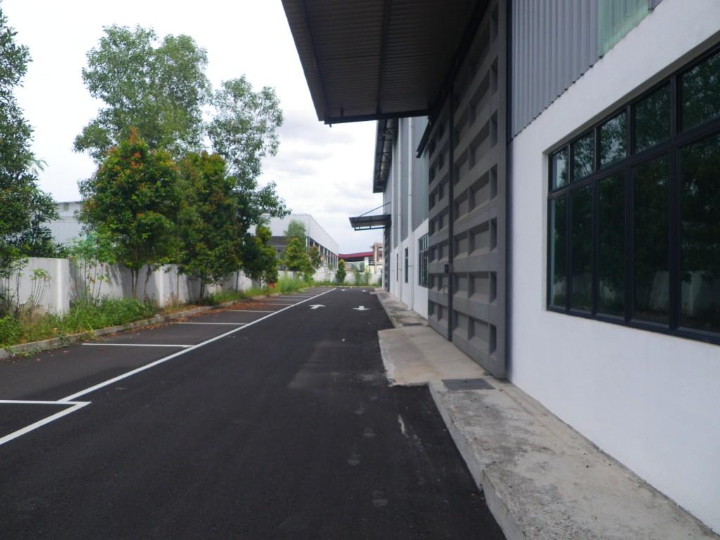 Taman Industri Alam Jaya 3-sty Semi-detached Factory To Let in Ladang Seri Kundang - Image 8