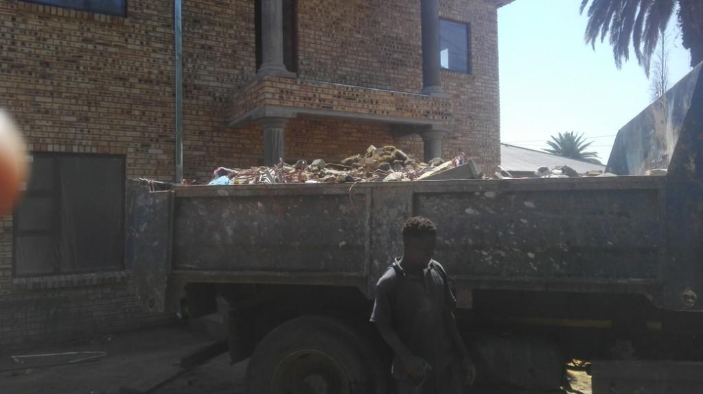 Rubble removal in Soweto - Image 4
