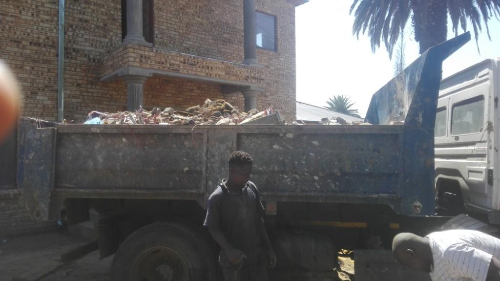 Rubble removal in Soweto - Image 5
