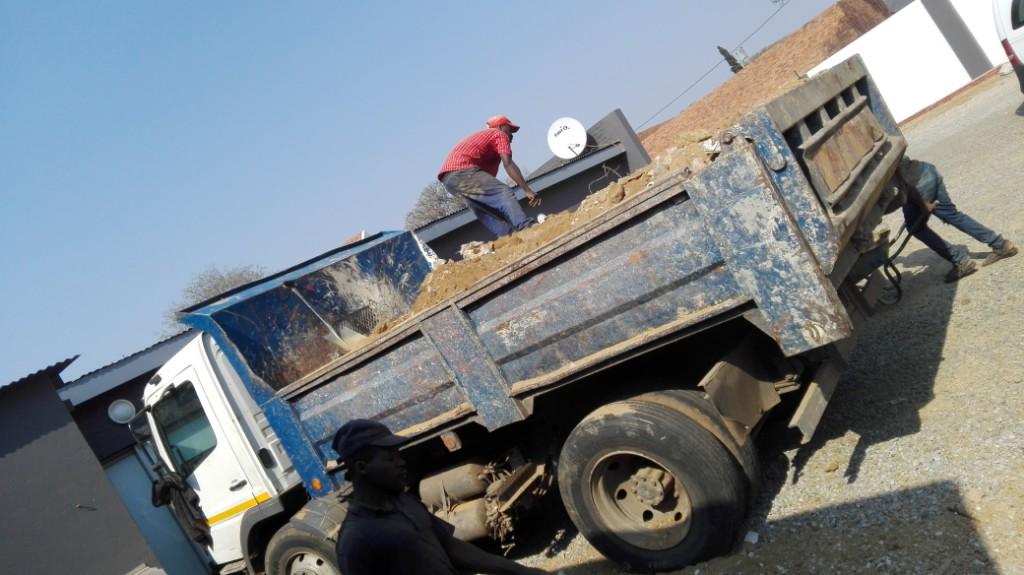 Rubble removal in Soweto - Image 7