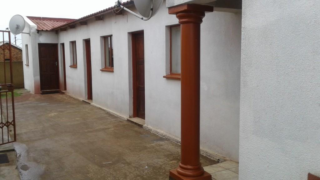 ROOM TO RENT THOKOZA in Benoni - Image 1