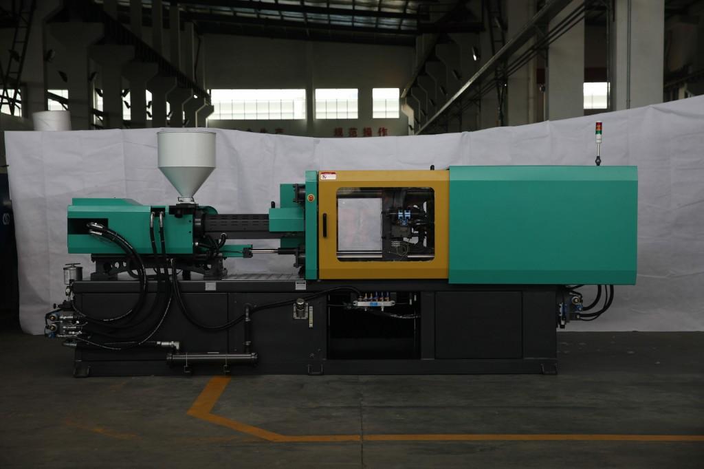 LOG Injection moulding machine 90 tons in Brakpan - Image 1