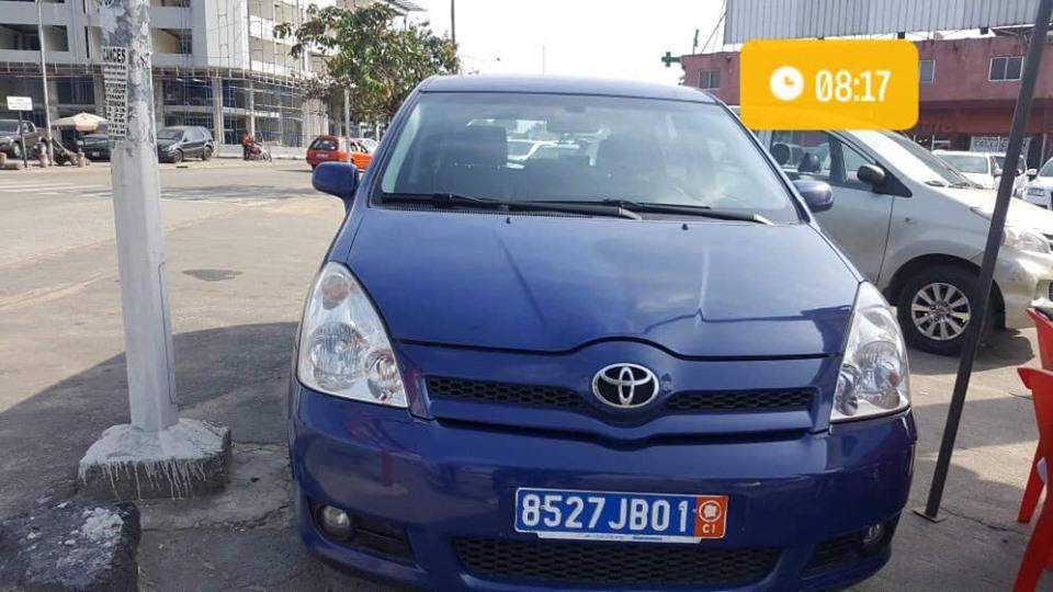 TOYOTA COROLLA VERSO à Abidjan - Photo 1