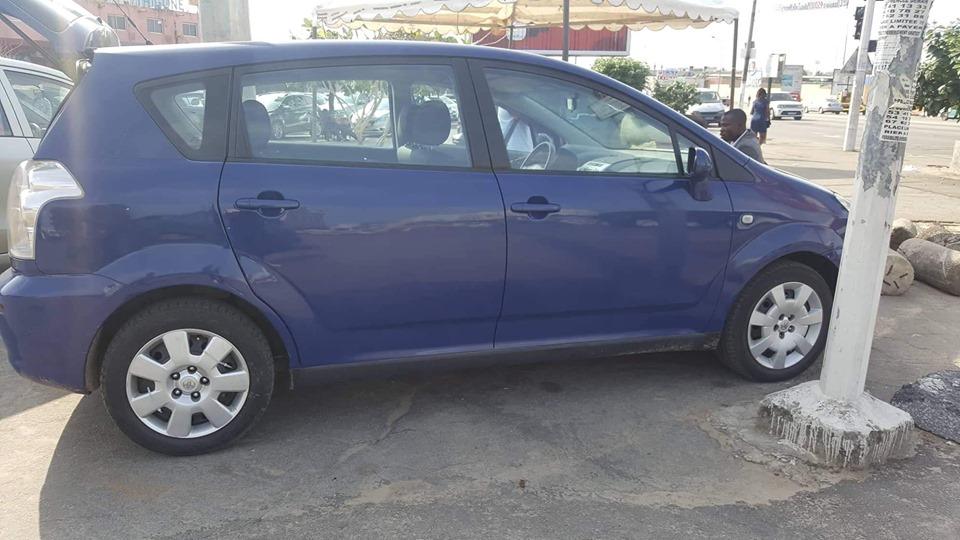 TOYOTA COROLLA VERSO à Abidjan - Photo 2