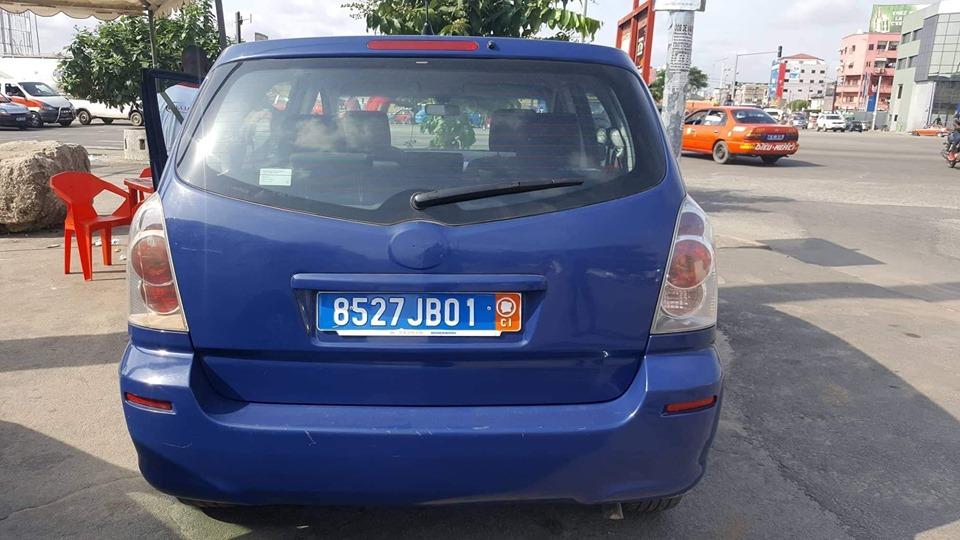 TOYOTA COROLLA VERSO à Abidjan - Photo 3