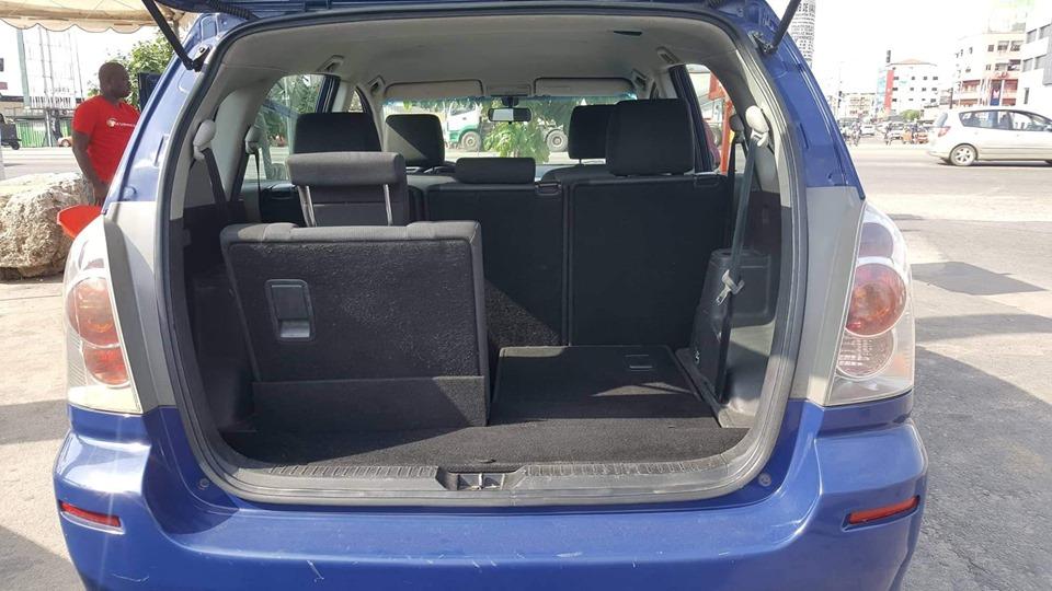 TOYOTA COROLLA VERSO à Abidjan - Photo 4