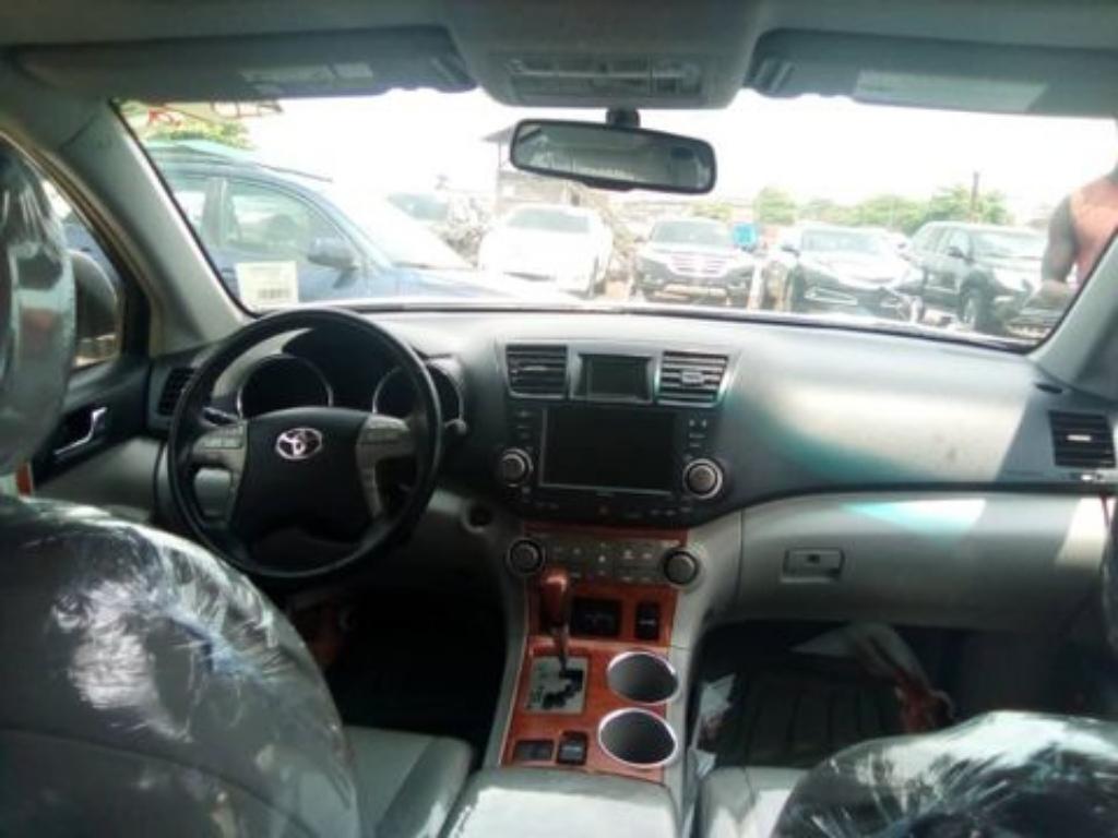 Used 2010 Toyota Highlander in Katsina - Image 3