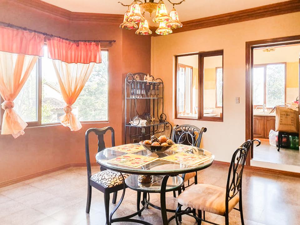 HERMOSA CASA AMOBLADA CON PISCINA EN VENTA en Vinto - Imagen 6