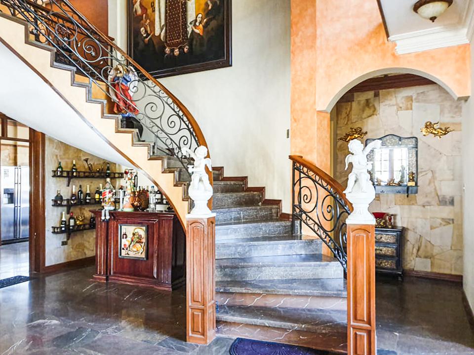 HERMOSA CASA AMOBLADA CON PISCINA EN VENTA en Vinto - Imagen 7