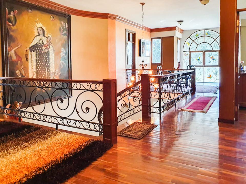 HERMOSA CASA AMOBLADA CON PISCINA EN VENTA en Vinto - Imagen 11
