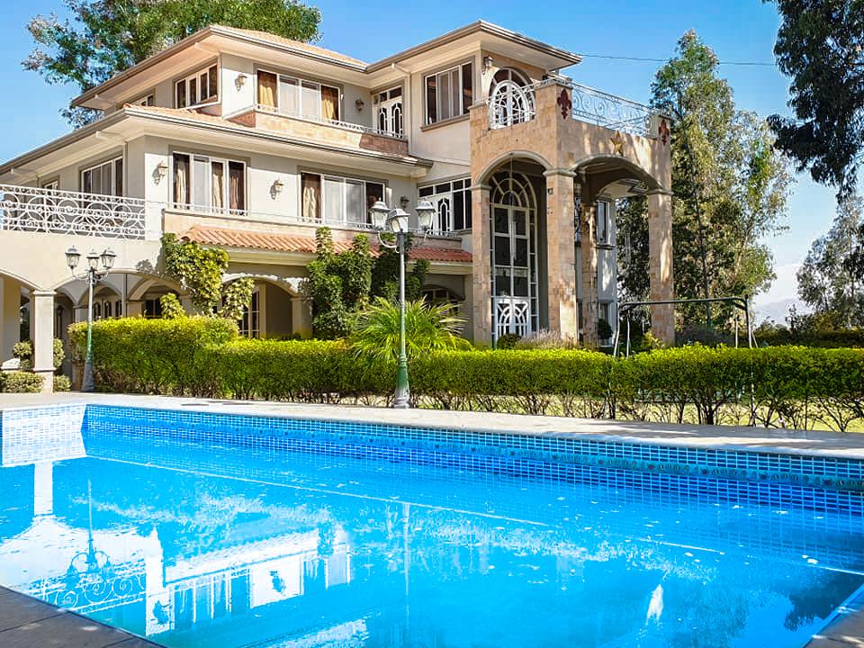 HERMOSA CASA AMOBLADA CON PISCINA EN VENTA en Vinto - Imagen 13