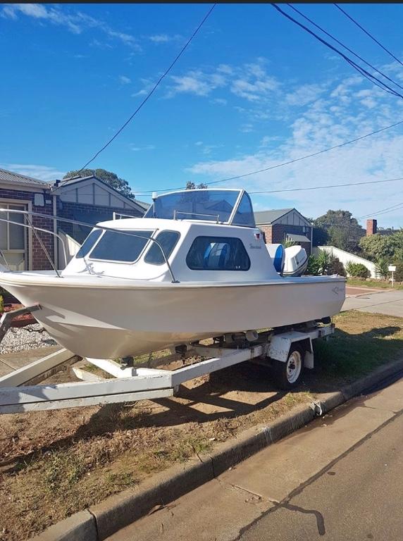 Boat half cabin in Malvern - Image 2