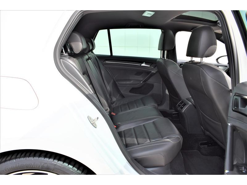 2015 Volkswagen Golf R Auto in Roodepoort - Image 2