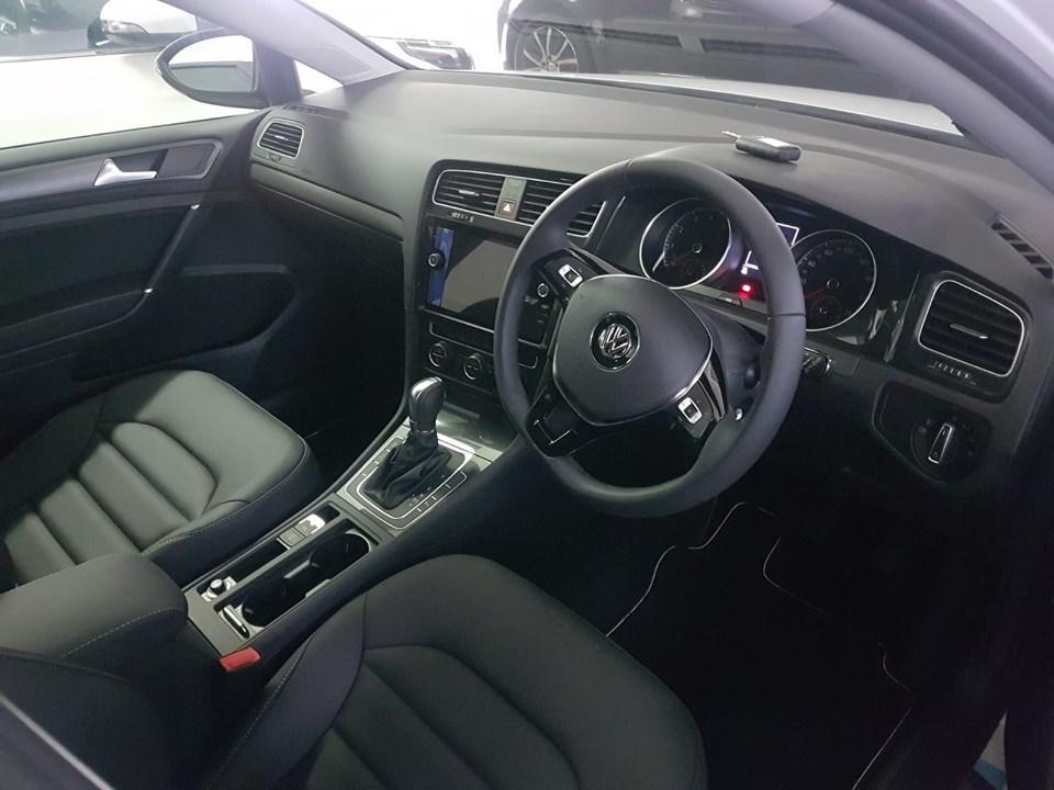 Volkswagen Golf CAR RENTAL in Queenstown - Image 3